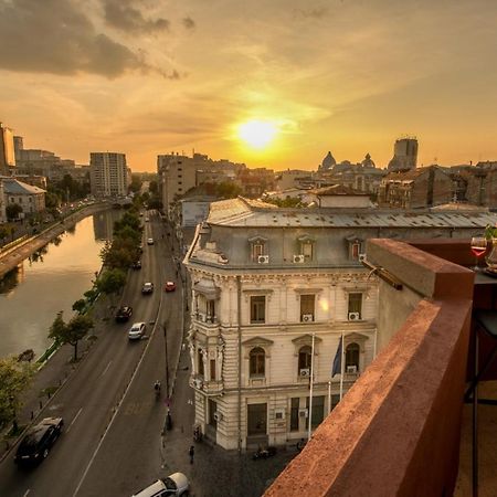 Baroque Splendor: Breathtaking Views & Design Appartement Boekarest Buitenkant foto
