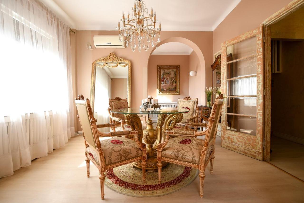 Baroque Splendor: Breathtaking Views & Design Appartement Boekarest Buitenkant foto