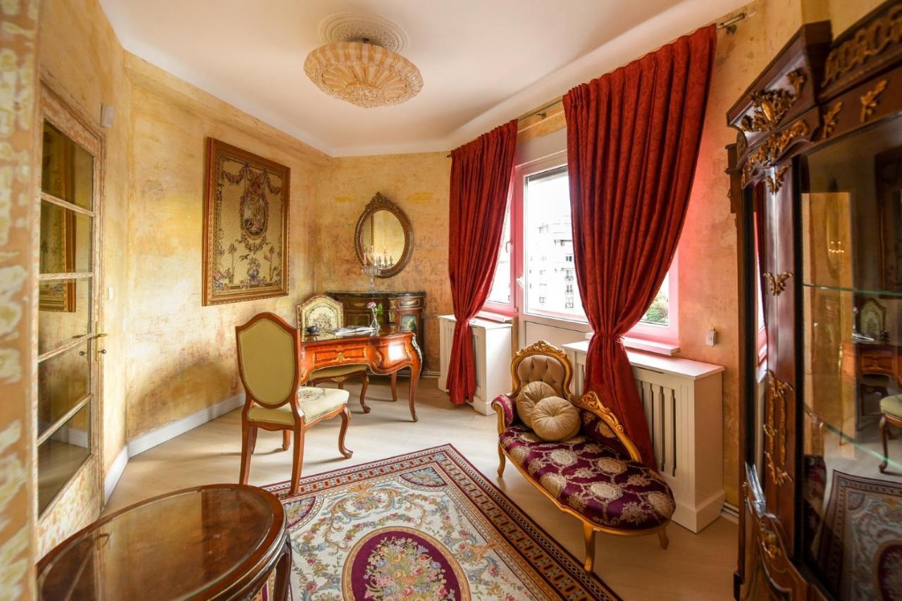 Baroque Splendor: Breathtaking Views & Design Appartement Boekarest Buitenkant foto