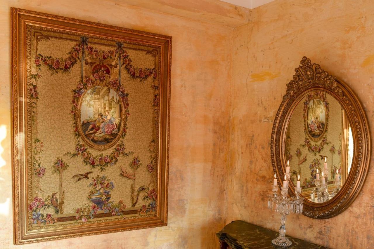 Baroque Splendor: Breathtaking Views & Design Appartement Boekarest Buitenkant foto