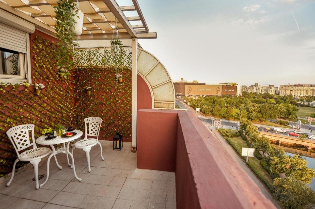 Baroque Splendor: Breathtaking Views & Design Appartement Boekarest Buitenkant foto