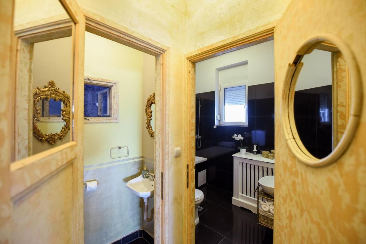 Baroque Splendor: Breathtaking Views & Design Appartement Boekarest Buitenkant foto