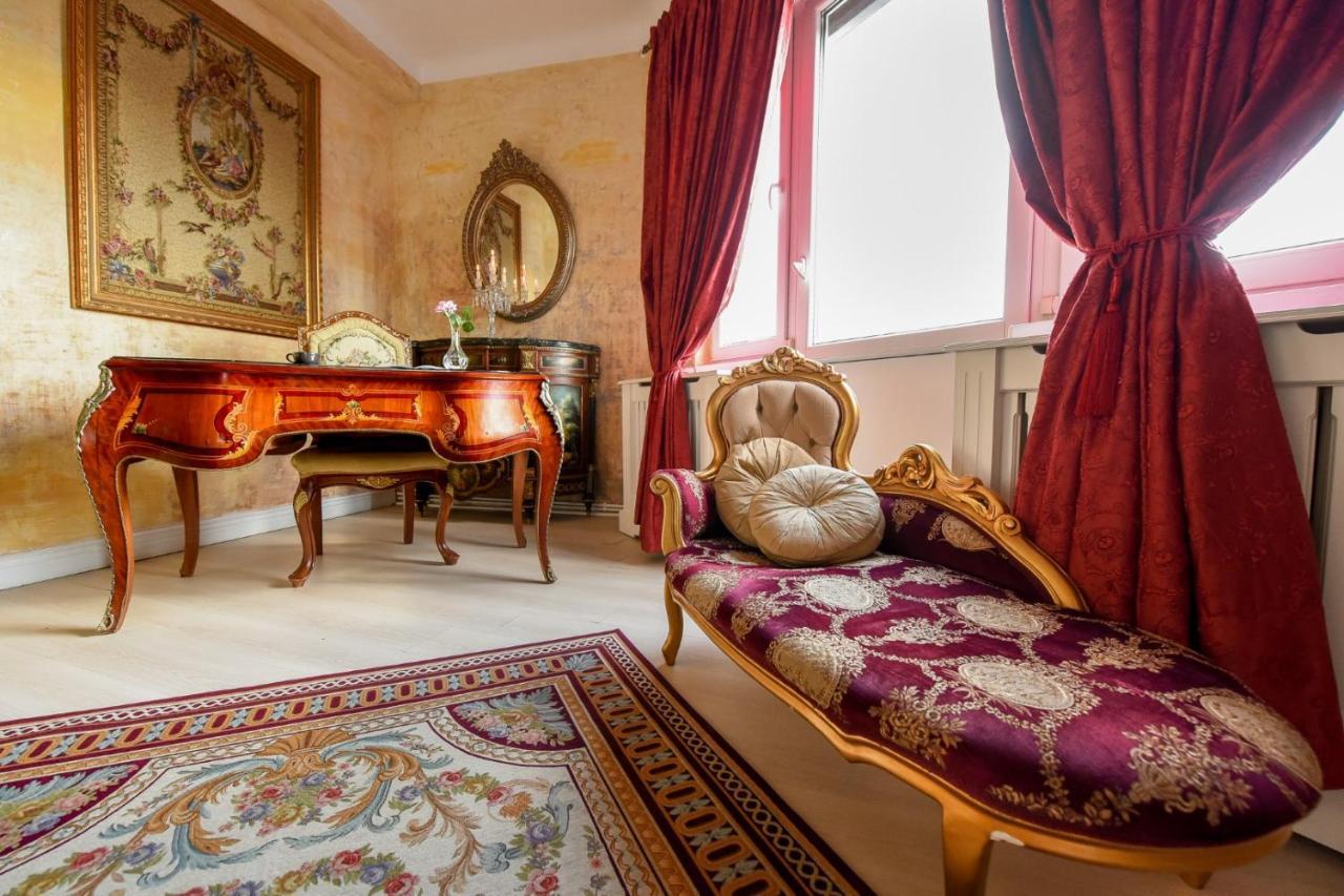 Baroque Splendor: Breathtaking Views & Design Appartement Boekarest Buitenkant foto