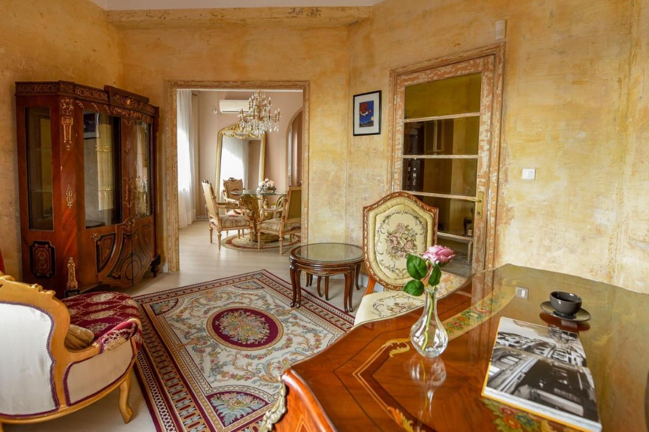 Baroque Splendor: Breathtaking Views & Design Appartement Boekarest Buitenkant foto