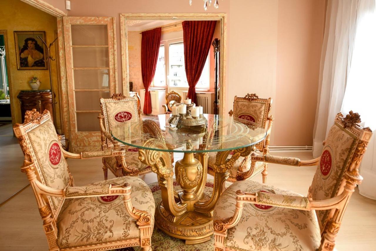 Baroque Splendor: Breathtaking Views & Design Appartement Boekarest Buitenkant foto